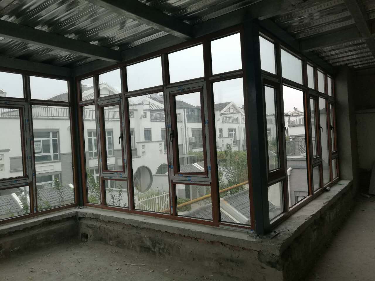 鄭州鋼結(jié)構(gòu)陽(yáng)光房建筑保溫節(jié)能技術(shù)，http://www.stdvr.com/